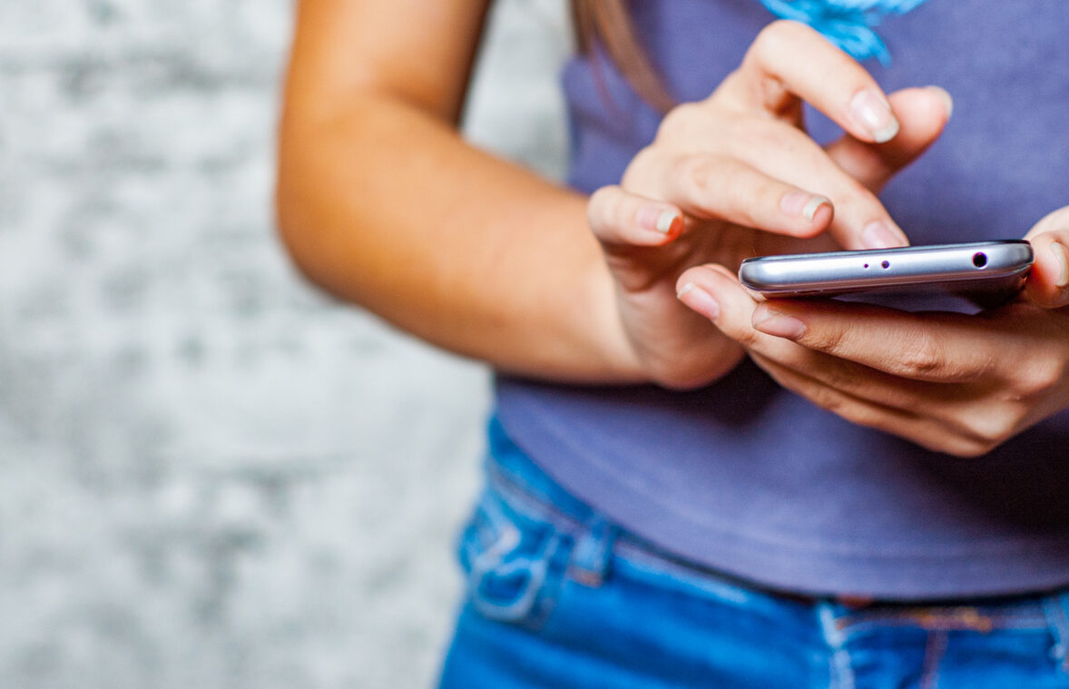 Hoe sociale media het zelfbeeld van jongeren beïnvloeden (en wat je als ouder kunt doen)