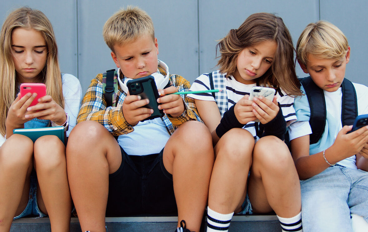 Sociale media en schadelijke content: wat elke ouder moet weten